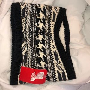 New with Tags North Face insulated Scarf
